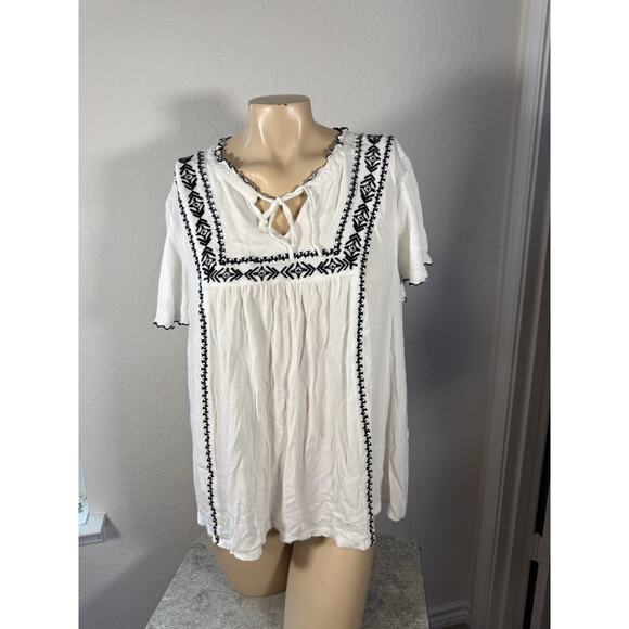 Style&Co Tops - Style & Co White Embroidered Boho Tie Front Top Scalloped Sleeves XXL